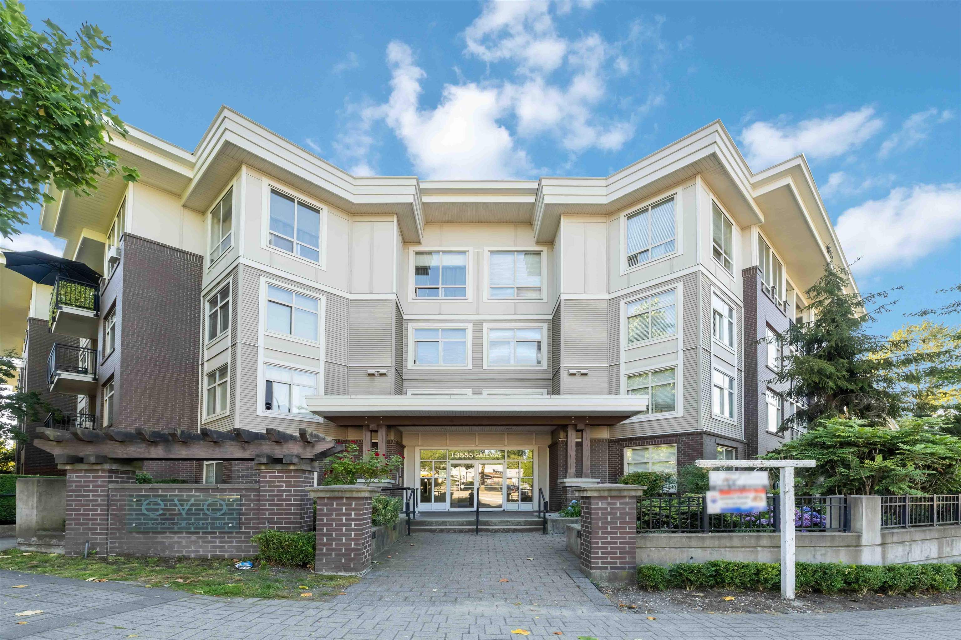 Apartment for sale in Surrey, North Surrey, 216 13555 Gateway Drive, 263083766 | Realtylink.org