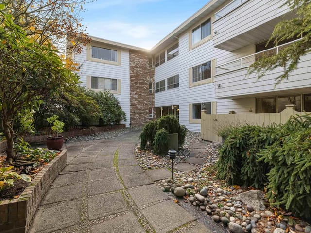 Apartment for sale in White Rock, South Surrey White Rock, 206 15010 Roper Avenue, 263084041 | Realtylink.org