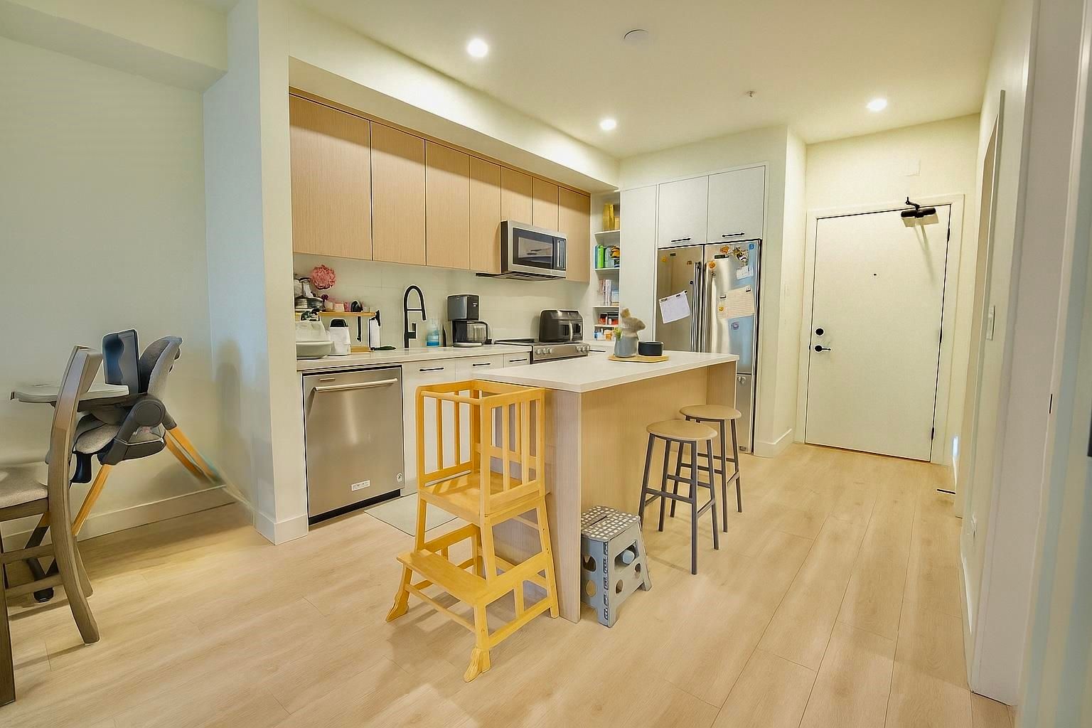 Apartment for sale in Surrey, South Surrey White Rock, 126 2635 King George Boulevard, 263084376 | Realtylink.org