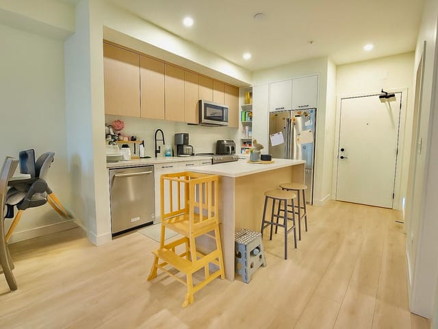 Apartment for sale in Surrey, South Surrey White Rock, 126 2635 King George Boulevard, 263084376 | Realtylink.org