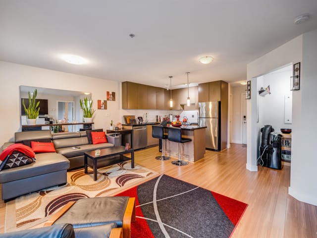 Apartment for sale in Surrey, South Surrey White Rock, 313 15735 Croydon Drive, 263085874 | Realtylink.org