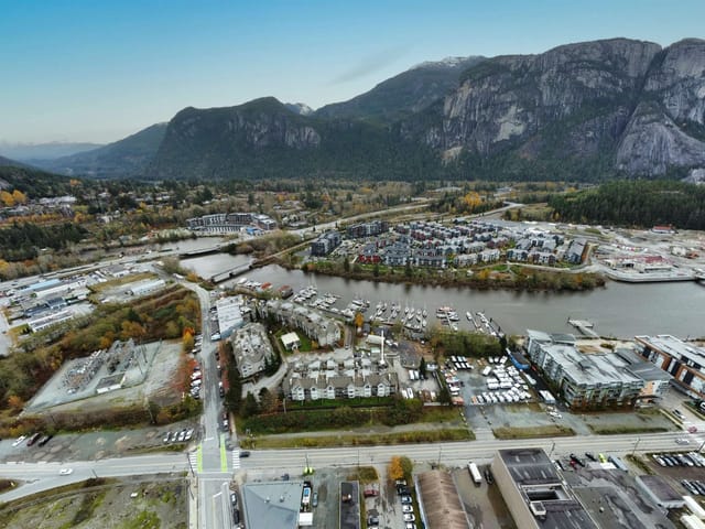 Apartment for sale in Squamish, Squamish, 301 1466 Pemberton Avenue, 263087822 | Realtylink.org