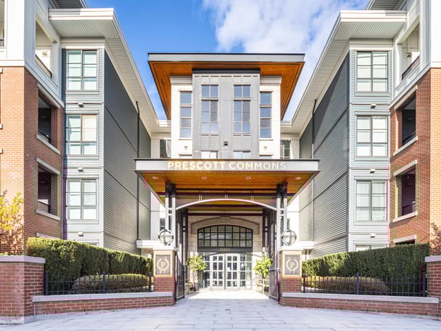 Apartment for sale in Surrey, South Surrey White Rock, 411 15137 33 Avenue, 263087969 | Realtylink.org