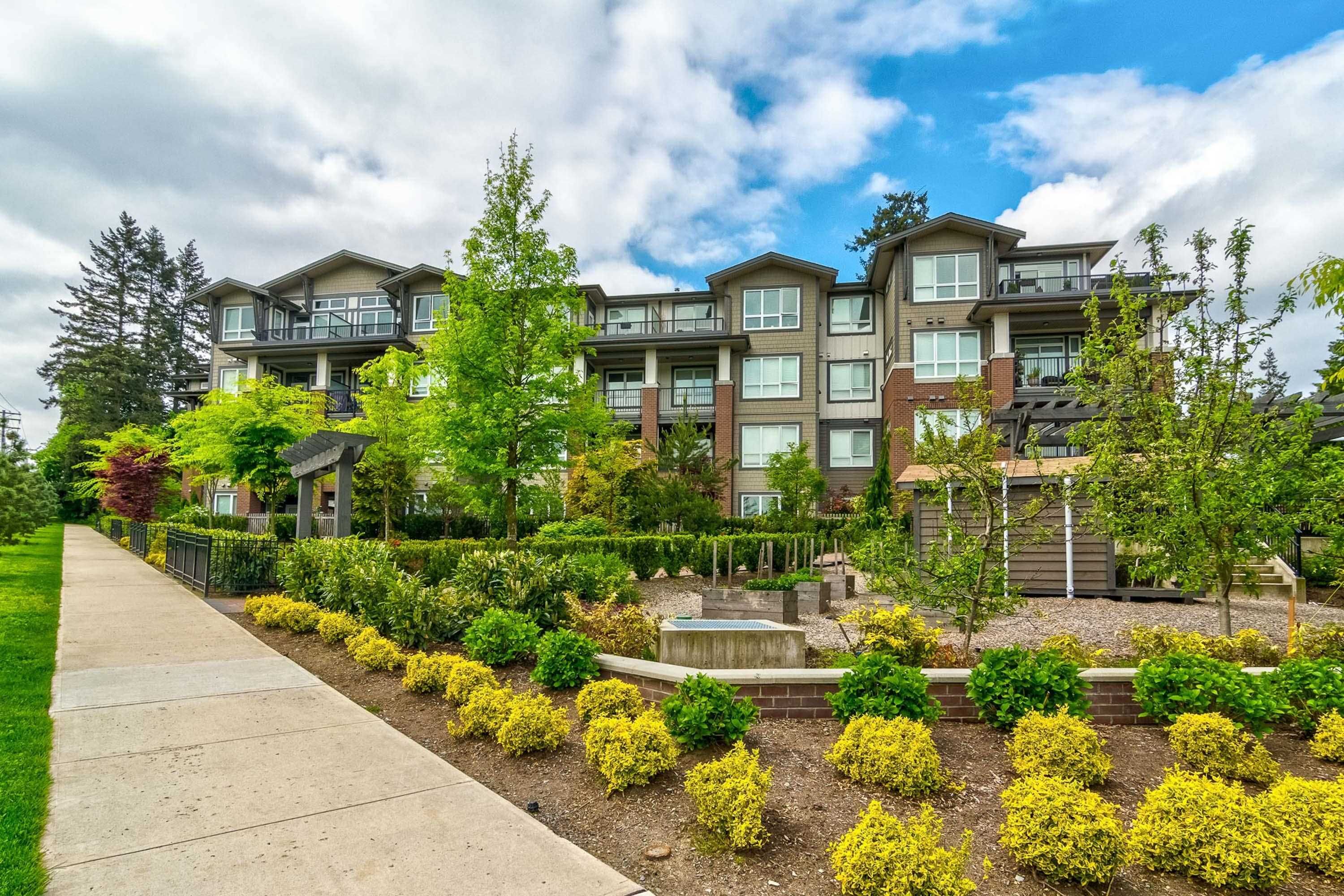 Apartment for sale in Surrey, South Surrey White Rock, 208 15188 29a Avenue, 263088314 | Realtylink.org