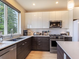 Apartment for sale in Sechelt, Sunshine Coast, 101 5782 Marine Way, 263088806 | Realtylink.org
