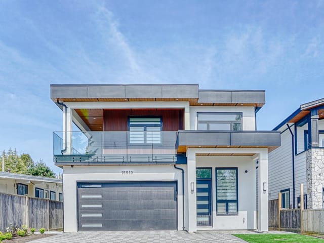 House for sale in White Rock, South Surrey White Rock, 15919 Russell Avenue, 263088826 | Realtylink.org