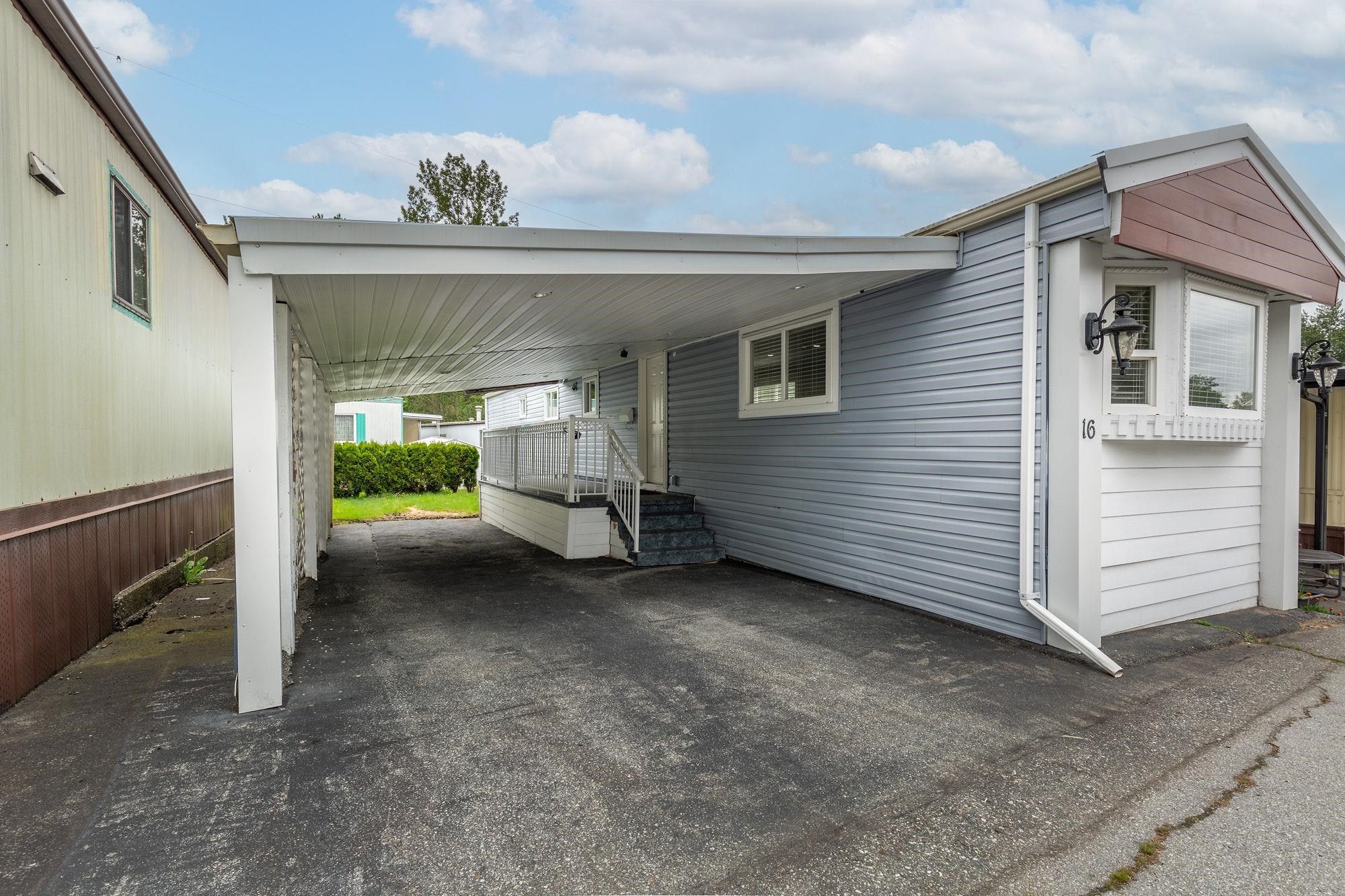 Manufactured Home for sale in Surrey, Surrey, 16 8266 King George Boulevard, 263089783 | Realtylink.org