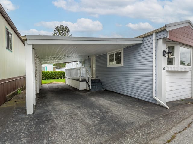 Manufactured Home for sale in Surrey, Surrey, 16 8266 King George Boulevard, 263089783 | Realtylink.org