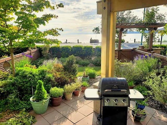 Apartment for sale in Sechelt, Sunshine Coast, 105 5160 Davis Bay Road, 263090136 | Realtylink.org