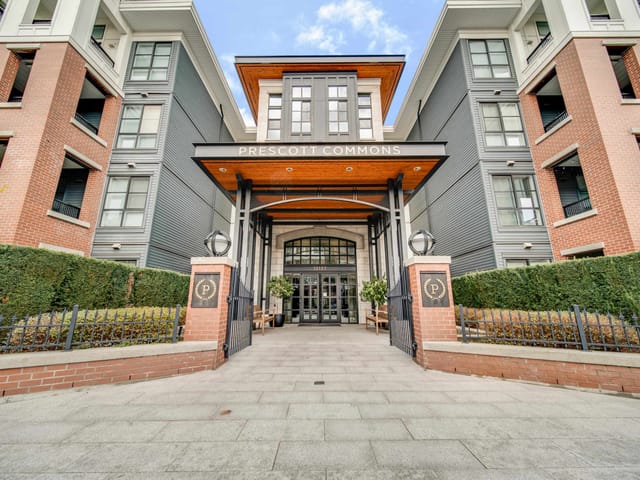 Apartment for sale in Surrey, South Surrey White Rock, 320 15137 33 Avenue, 263090764 | Realtylink.org