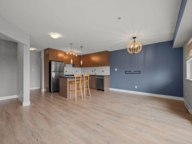 Apartment for sale in Surrey, South Surrey White Rock, 313 15745 Croydon Drive, 263090855 | Realtylink.org
