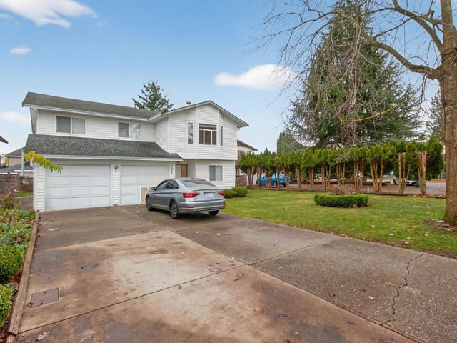 House for sale in Surrey, Surrey, 7556 Sinclair Crescent, 263090929 | Realtylink.org