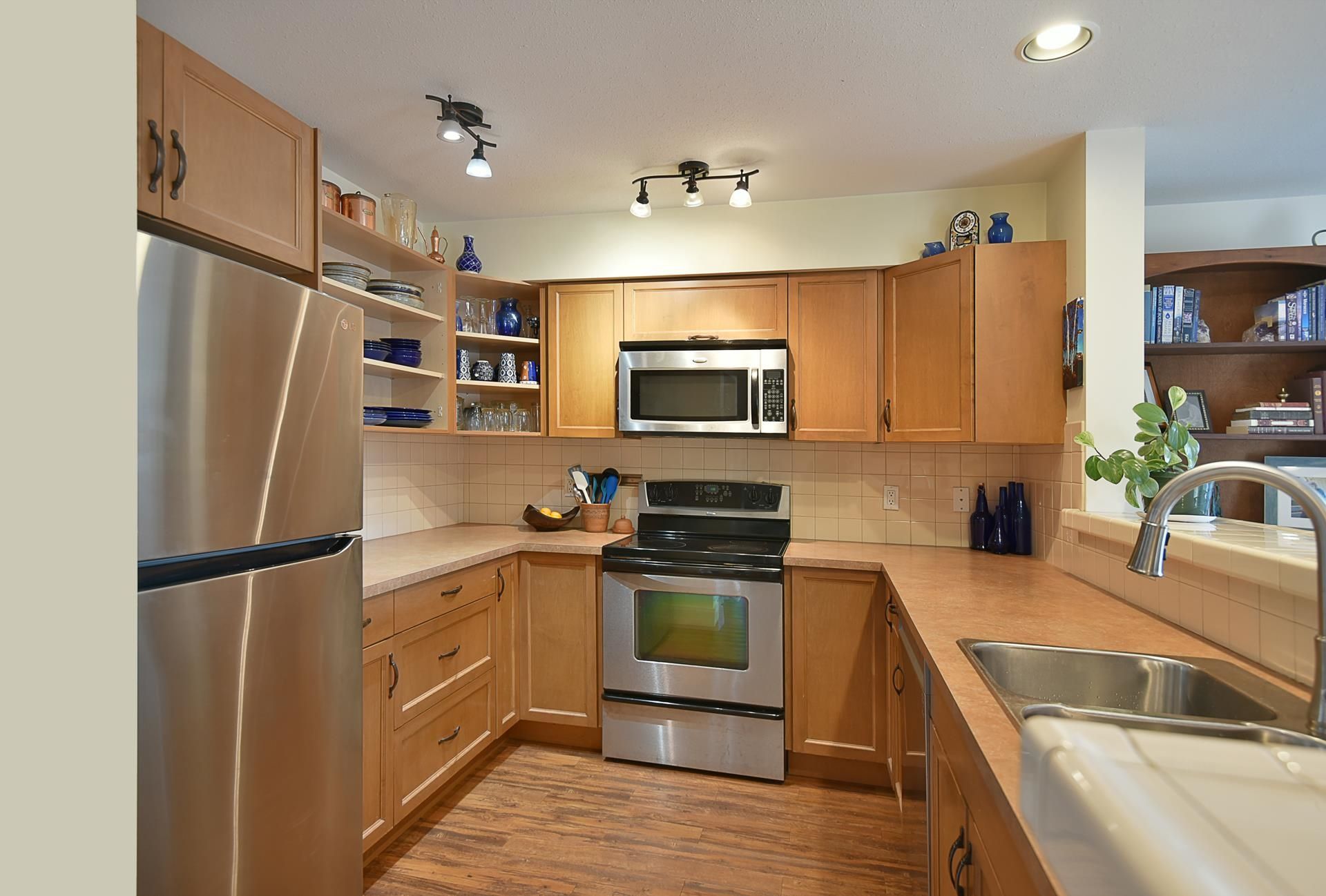 Townhouse for sale in Sechelt, Sunshine Coast, 303 5711 Ebbtide Street, 263091032 | Realtylink.org