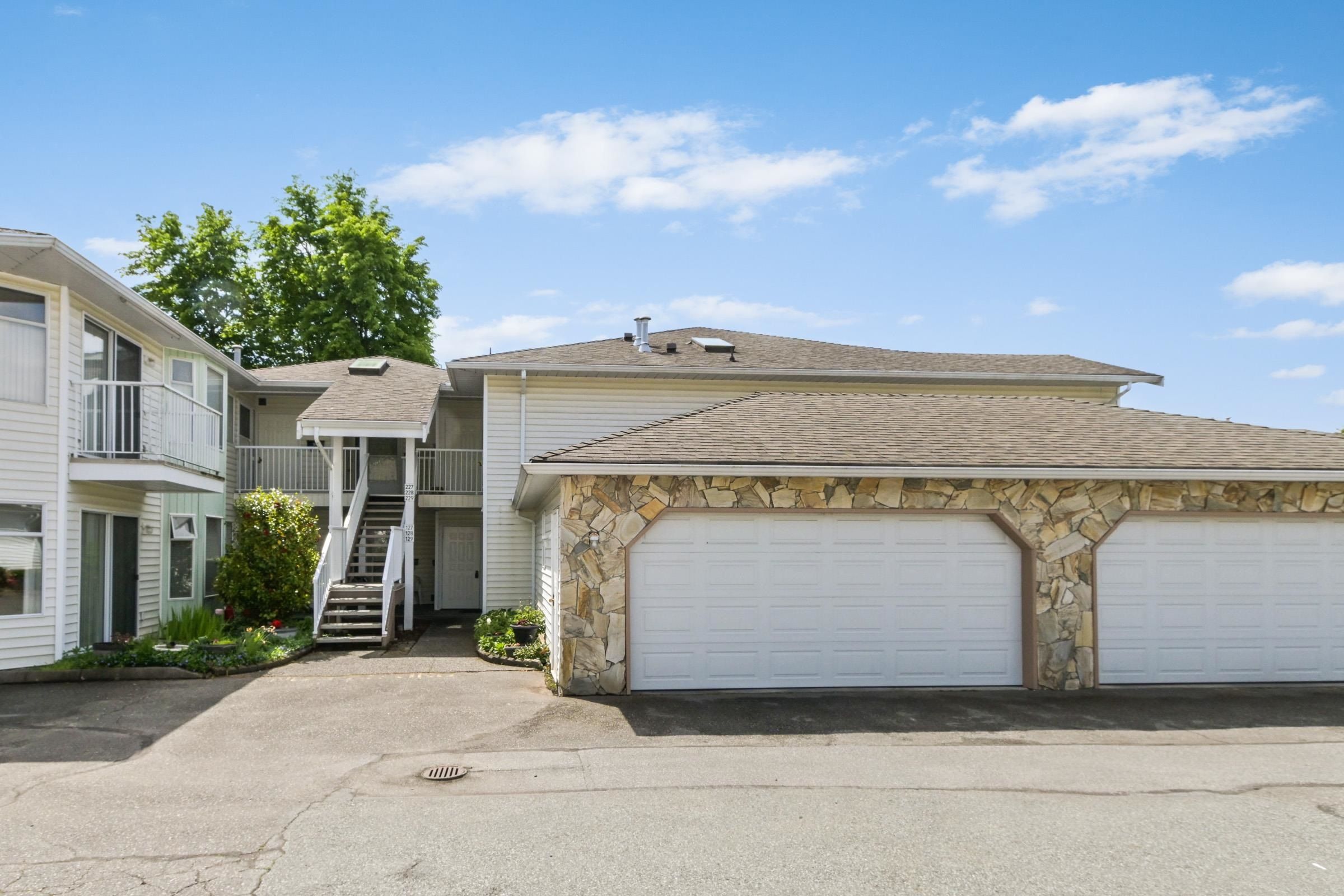 Townhouse for sale in Surrey, Surrey, 228 7156 121 Street, 263091271 | Realtylink.org