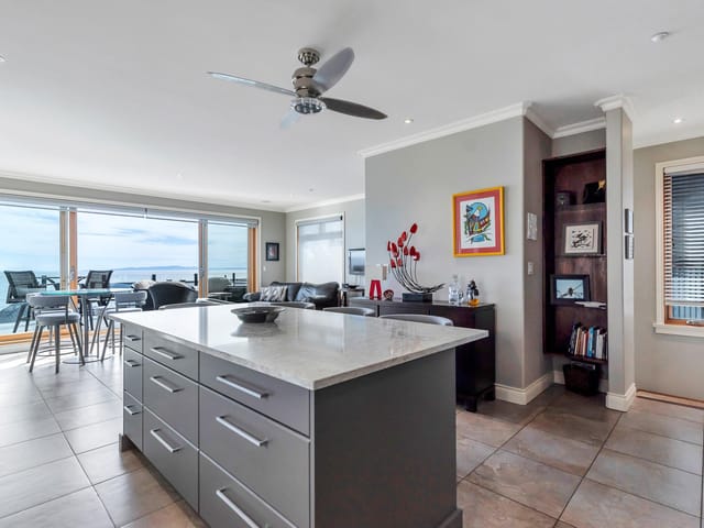 House for sale in White Rock, South Surrey White Rock, 15364 Victoria Avenue Street, 263091300 | Realtylink.org