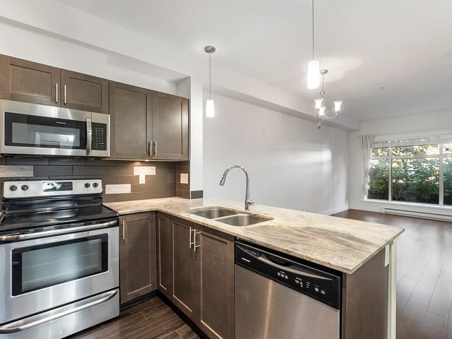 Apartment for sale in Surrey, North Surrey, L115 13468 King George Boulevard, 263091646 | Realtylink.org