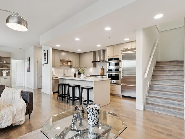 Apartment for sale in Surrey, South Surrey White Rock, 501 14022 North Bluff Road, 263093269 | Realtylink.org