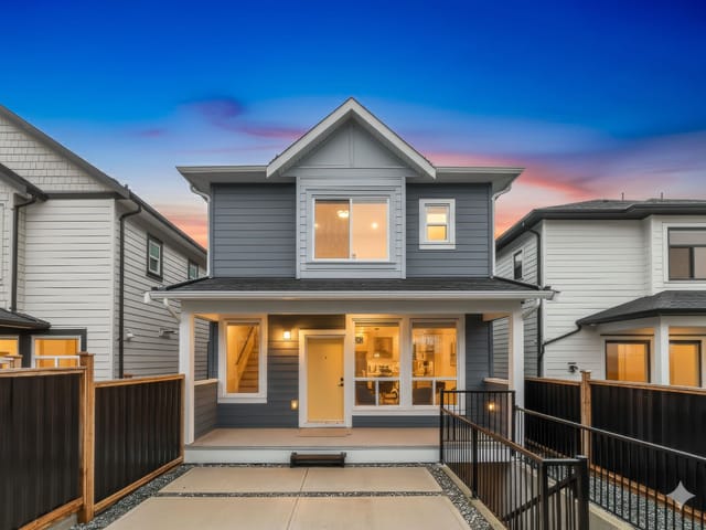 1/2 Duplex for sale in Surrey, South Surrey White Rock, 102 16689 16 Avenue, 263093957 | Realtylink.org