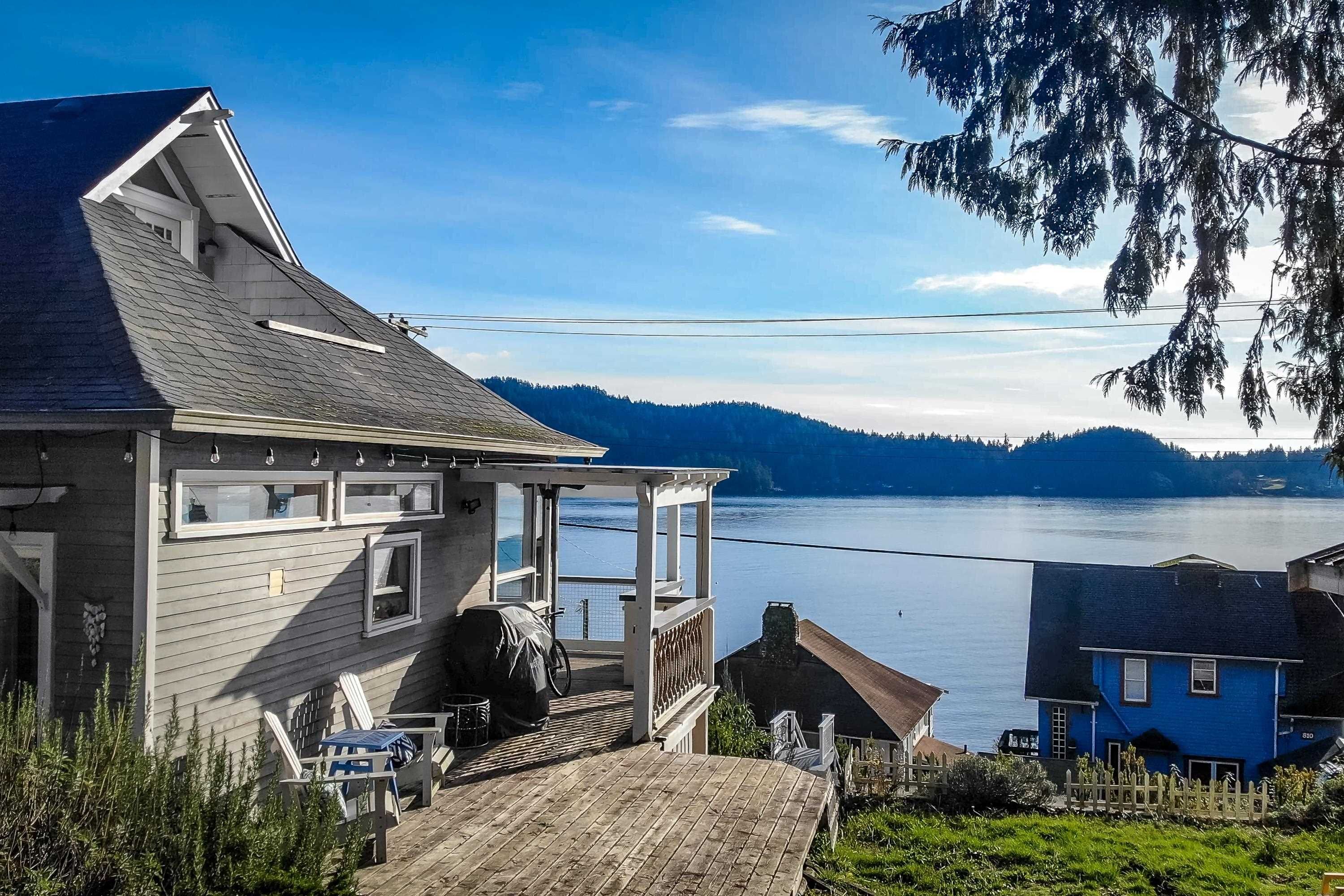 House for sale in Gibsons, Sunshine Coast, 811 Marine Drive, 263094048 | Realtylink.org