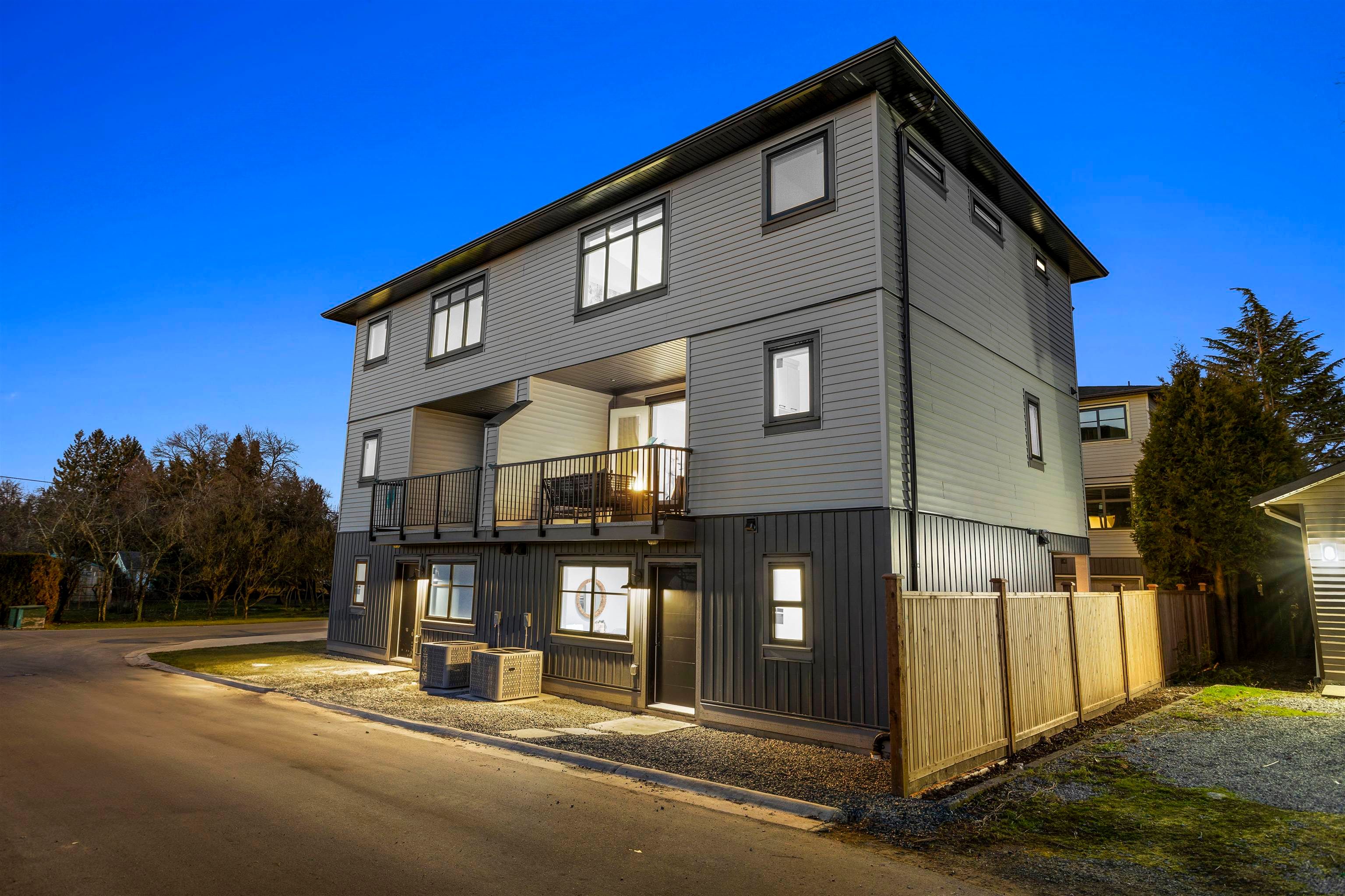 1/2 Duplex for sale in Abbotsford, Abbotsford, 1 33586 Huggins Avenue, 263095231 | Realtylink.org