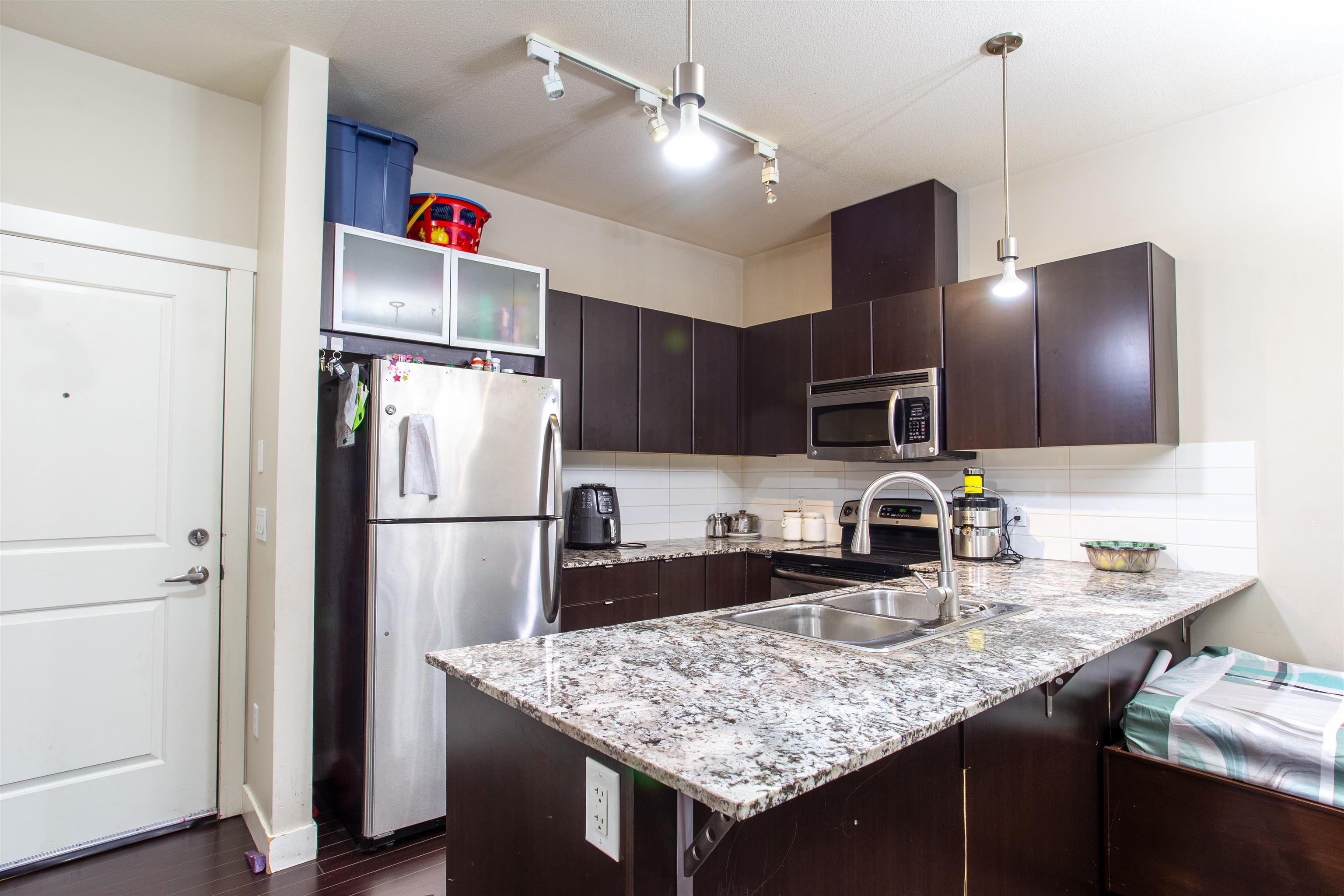 Apartment for sale in Surrey, North Surrey, 409 9655 King George Boulevard, 263095768 | Realtylink.org