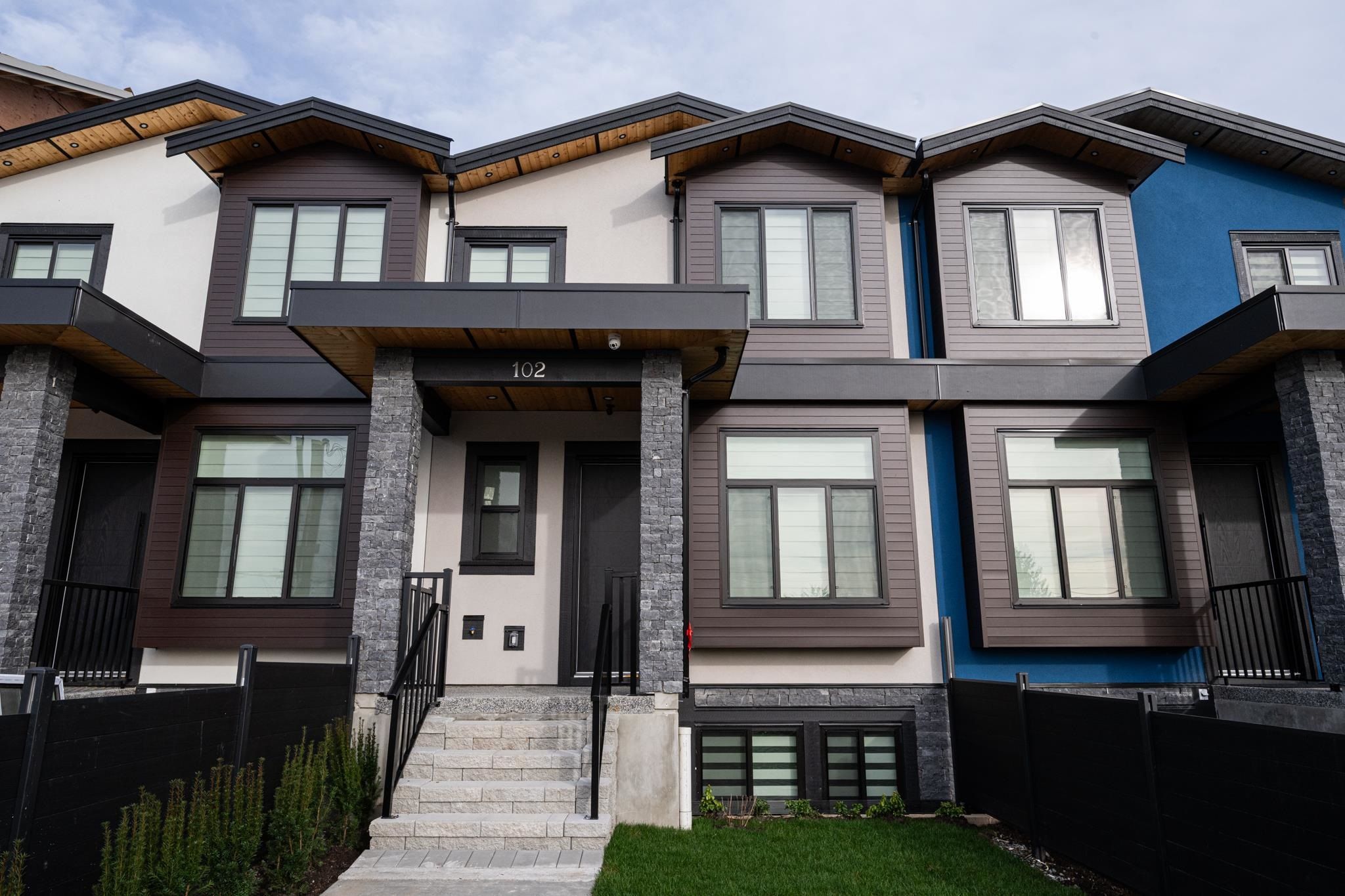 1/2 Duplex for sale in Coquitlam, Coquitlam, 102 1149 Dansey Avenue, 263096348 | Realtylink.org