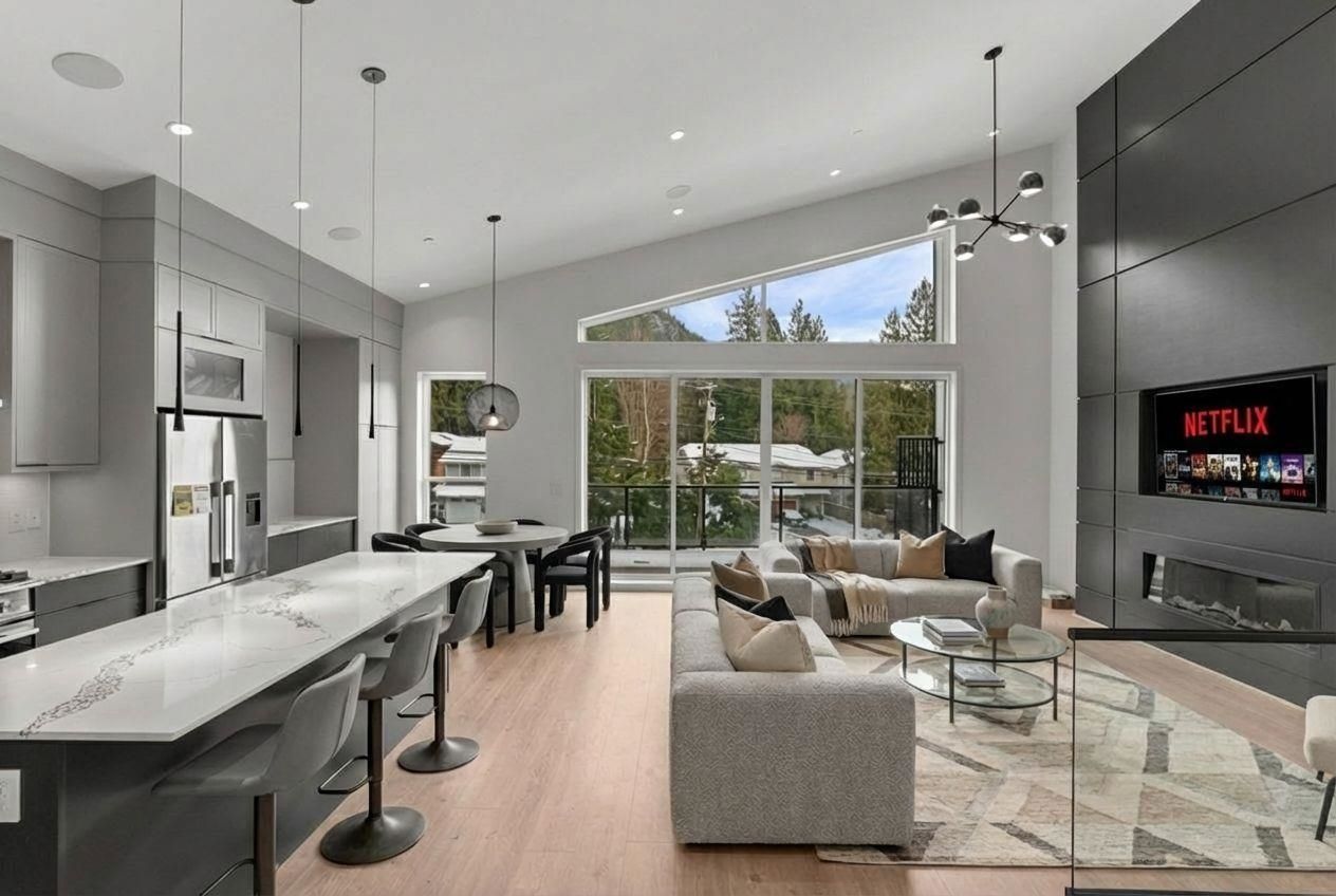 1/2 Duplex for sale in Squamish, Squamish, 41717 Government Road, 263097579 | Realtylink.org