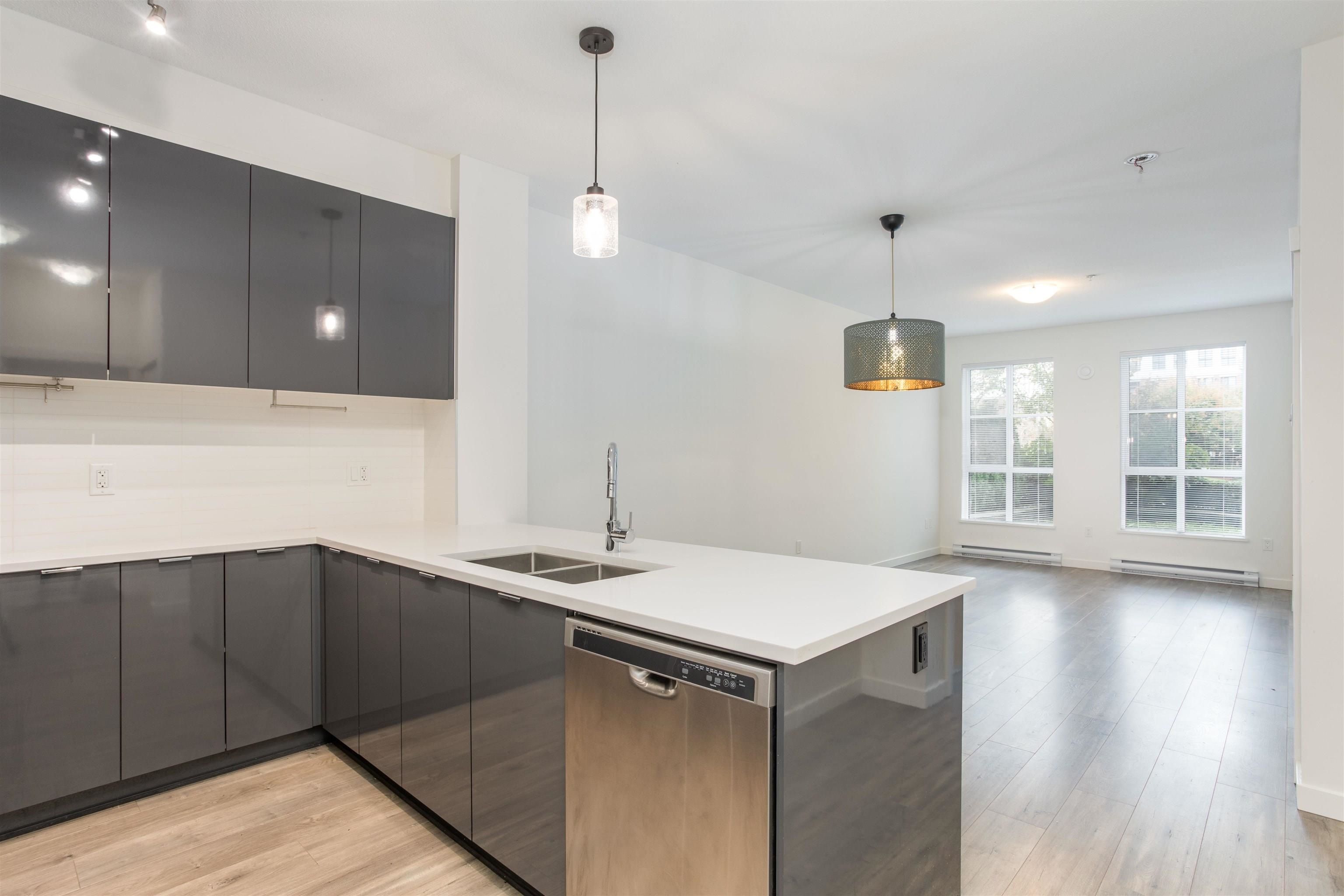 Apartment for sale in Surrey, South Surrey White Rock, 106 15137 33 Avenue, 263097938 | Realtylink.org