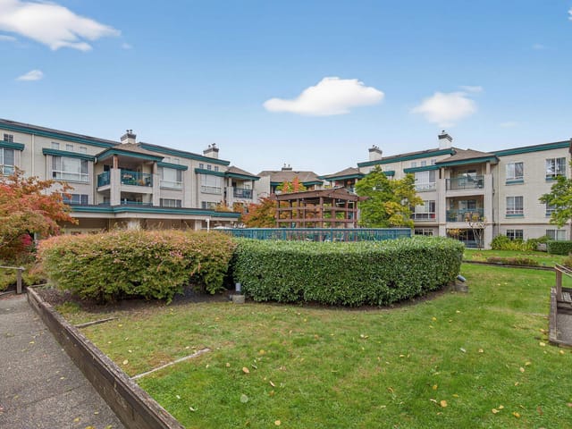 Apartment for sale in Surrey, Cloverdale, 322 19528 Fraser Highway, 263098525 | Realtylink.org