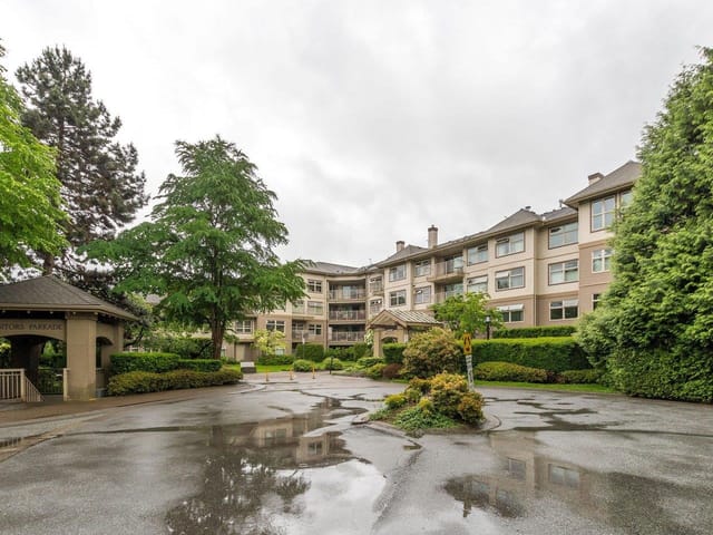 Apartment for sale in Surrey, North Surrey, 306 15220 Guildford Drive, 263098638 | Realtylink.org