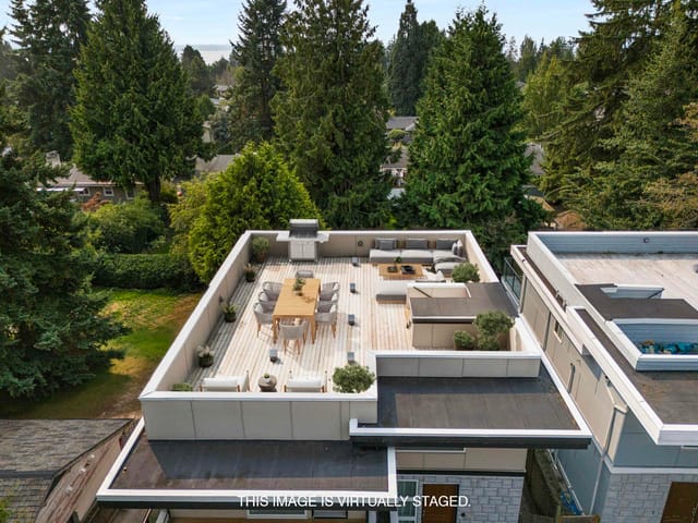 House for sale in White Rock, South Surrey White Rock, 13766 North Bluff Road, 263098669 | Realtylink.org