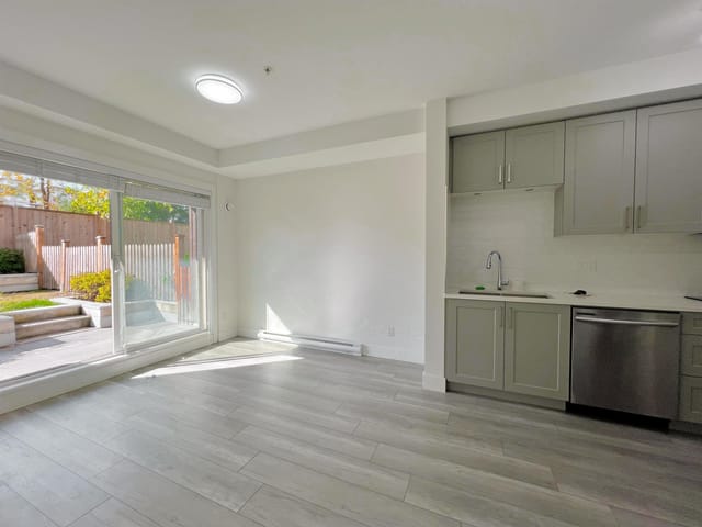 Townhouse for rent in Surrey, North Surrey, B102 9689 140 Street, 263098905 | Realtylink.org