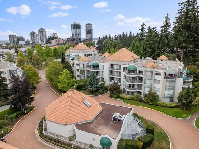 Apartment for sale in Surrey, South Surrey White Rock, 201 1725 Martin Drive, 263099229 | Realtylink.org