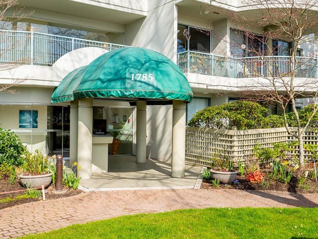 Apartment for sale in Surrey, South Surrey White Rock, 112 1785 Martin Drive, 263101051 | Realtylink.org