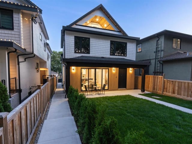 1/2 Duplex for sale in Vancouver, Vancouver East, 2 3576 E Pender Street, 263101655 | Realtylink.org