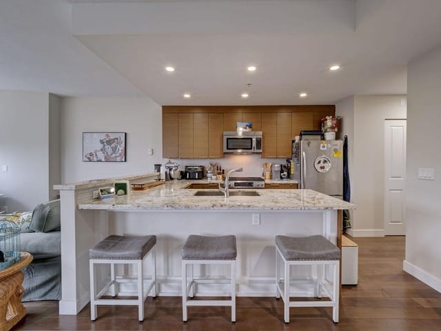 Apartment for sale in Sunshine Valley, Sunshine Coast, 210 5725 Teredo Street, 263101991 | Realtylink.org