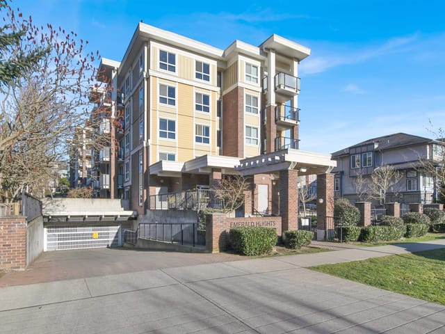 Apartment for sale in Surrey, North Surrey, 305 13883 Laurel Drive, 263102118 | Realtylink.org