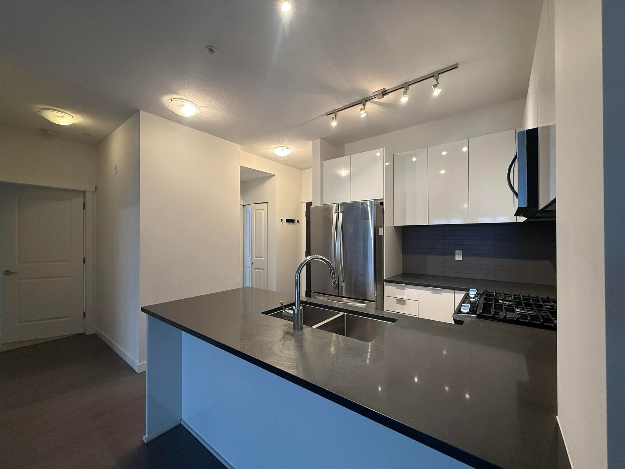 Apartment for sale in Surrey, South Surrey White Rock, 302 15137 33 Avenue, 263102524 | Realtylink.org