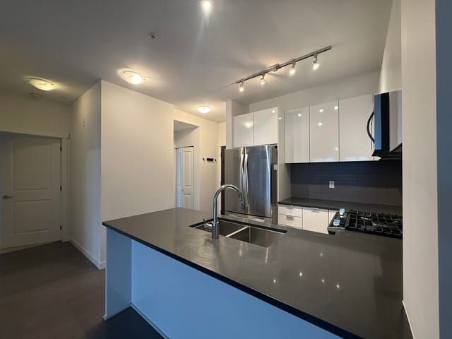 Apartment for sale in Surrey, South Surrey White Rock, 302 15137 33 Avenue, 263102524 | Realtylink.org