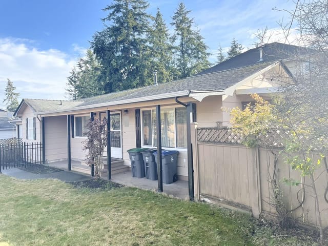 House for rent in Surrey, Surrey, 16066 16 Avenue, 263102809 | Realtylink.org