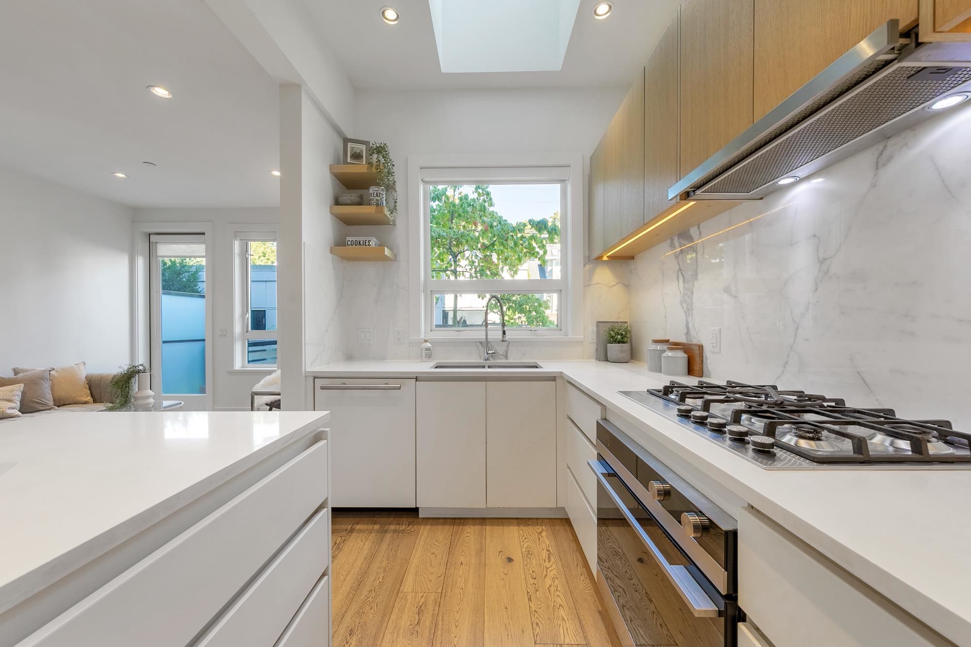 Townhouse for sale in Vancouver, Vancouver West, 2431 W Broadway, 263102875 | Realtylink.org