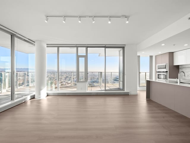 Apartment for sale in Vancouver, Vancouver West, 2402 8031 Nunavut Lane, 263102976 | Realtylink.org