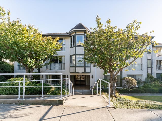 Apartment for sale in White Rock, South Surrey White Rock, 204 15130 Roper Avenue, 263103105 | Realtylink.org