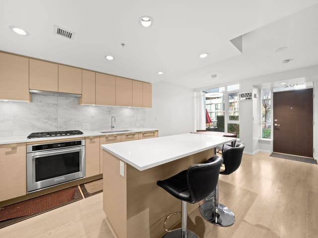 Townhouse for sale in Burnaby, Burnaby South, 102 6700 Dunblane Avenue, 263103528 | Realtylink.org