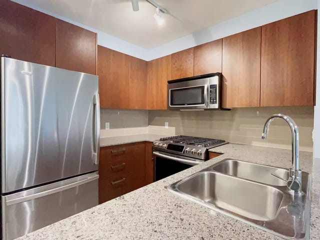 Apartment for sale in Burnaby, Burnaby South, 205 5665 Irmin Street, 263103600 | Realtylink.org