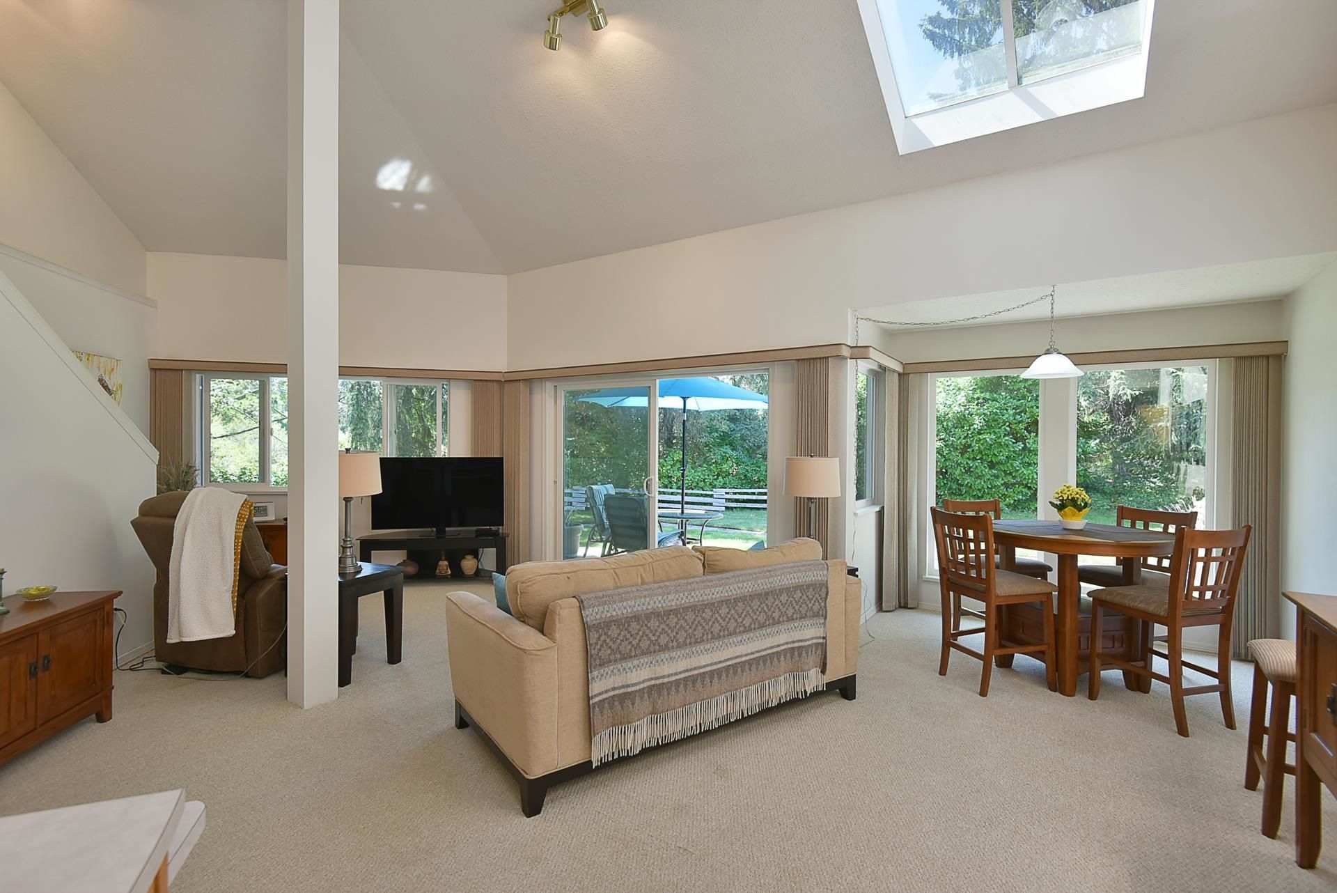 Townhouse for sale in Sechelt, Sunshine Coast, 11 5761 Wharf Avenue, 263103700 | Realtylink.org