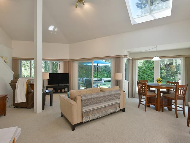 Townhouse for sale in Sechelt, Sunshine Coast, 11 5761 Wharf Avenue, 263103700 | Realtylink.org