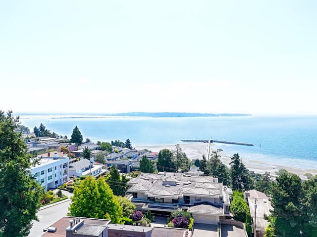 Apartment for sale in White Rock, South Surrey White Rock, 101 15041 Prospect Avenue, 263103785 | Realtylink.org