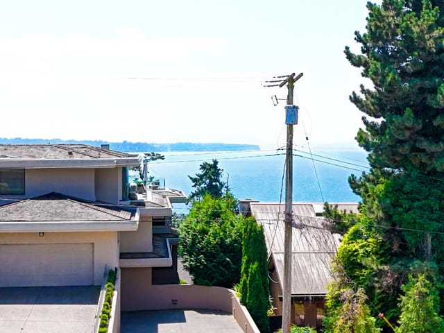 Apartment for sale in White Rock, South Surrey White Rock, 105 15041 Prospect Avenue, 263103861 | Realtylink.org