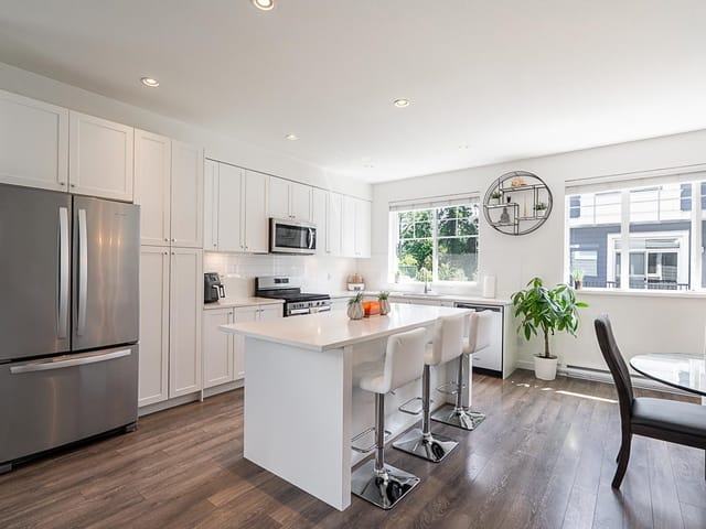 Townhouse for sale in Surrey, South Surrey White Rock, 13 16678 25 Avenue, 263103876 | Realtylink.org